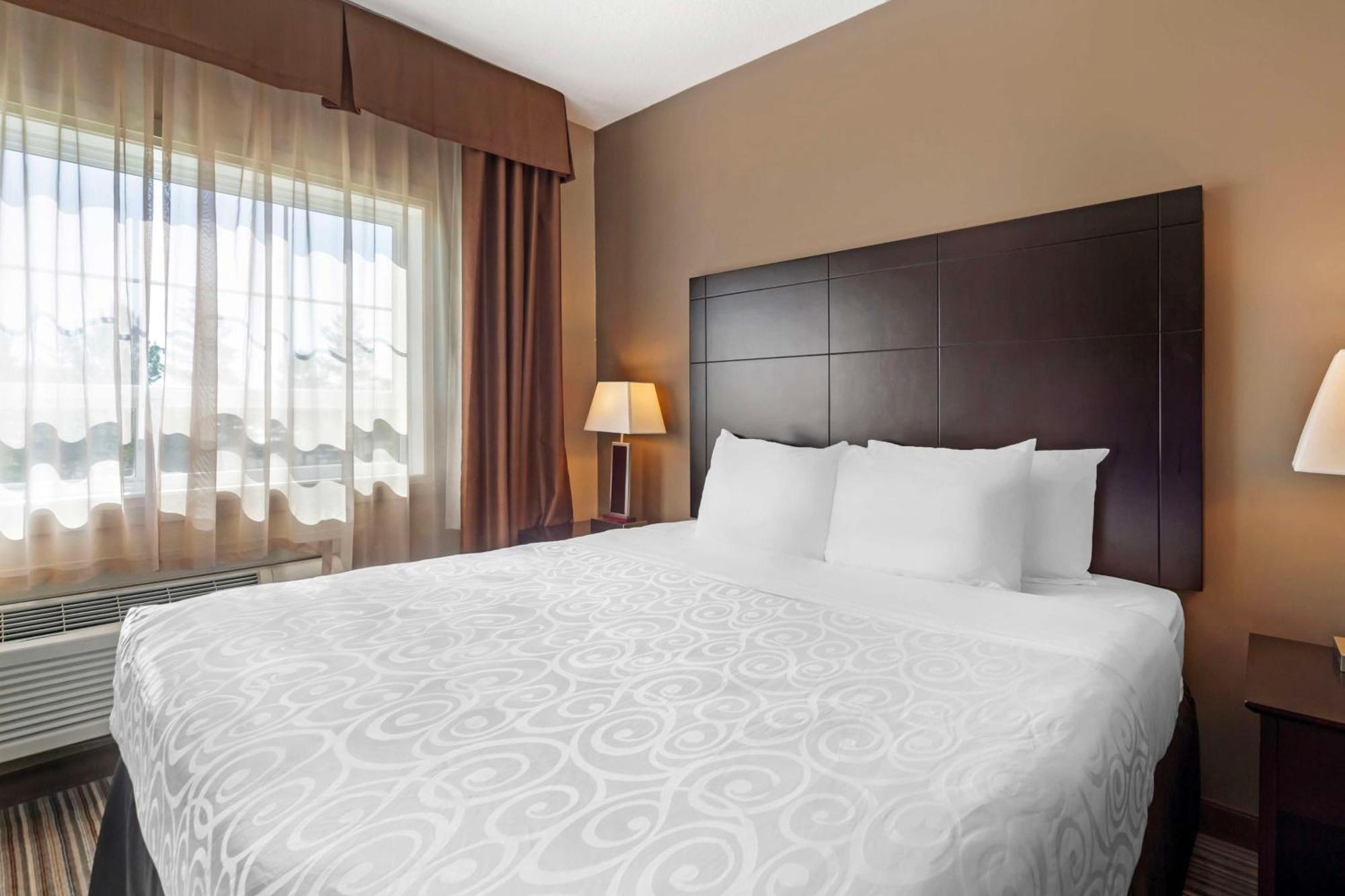 Best Western Plus Peace River Hotel & Suites Exterior photo