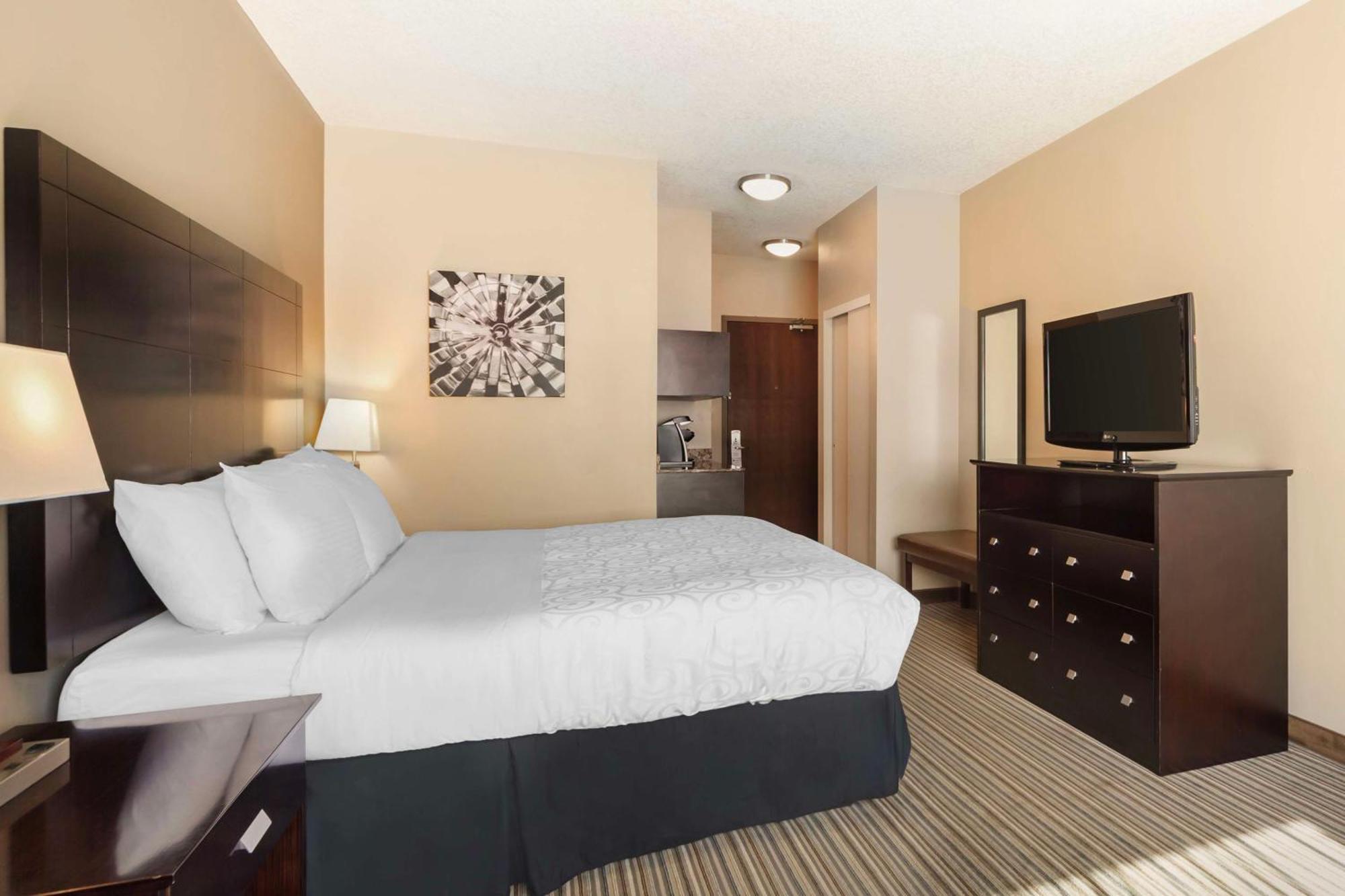 Best Western Plus Peace River Hotel & Suites Exterior photo