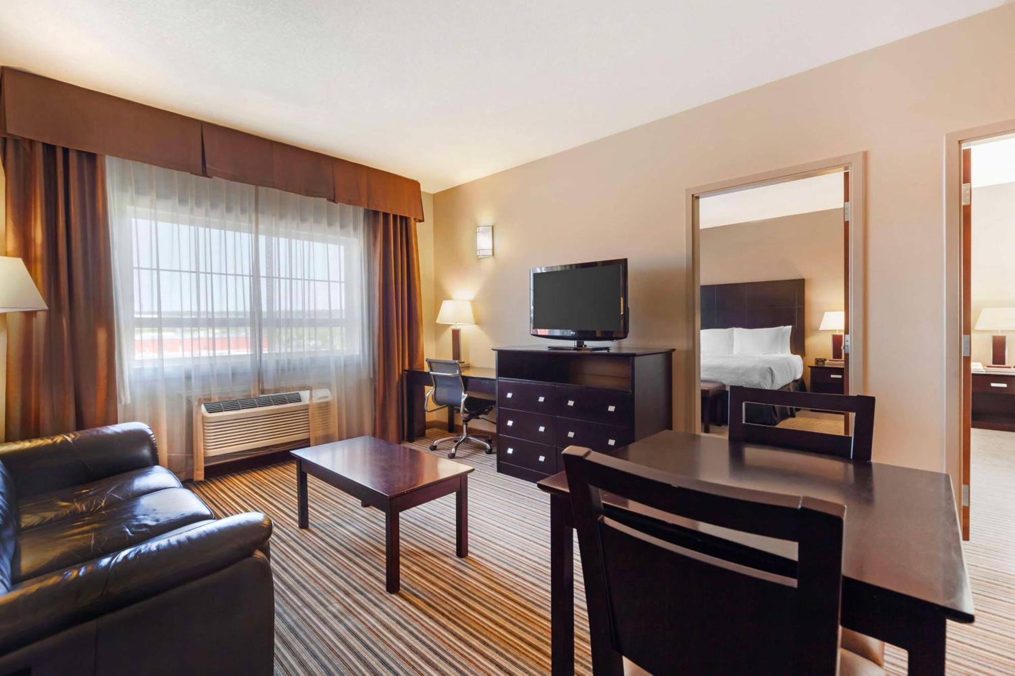Best Western Plus Peace River Hotel & Suites Exterior photo