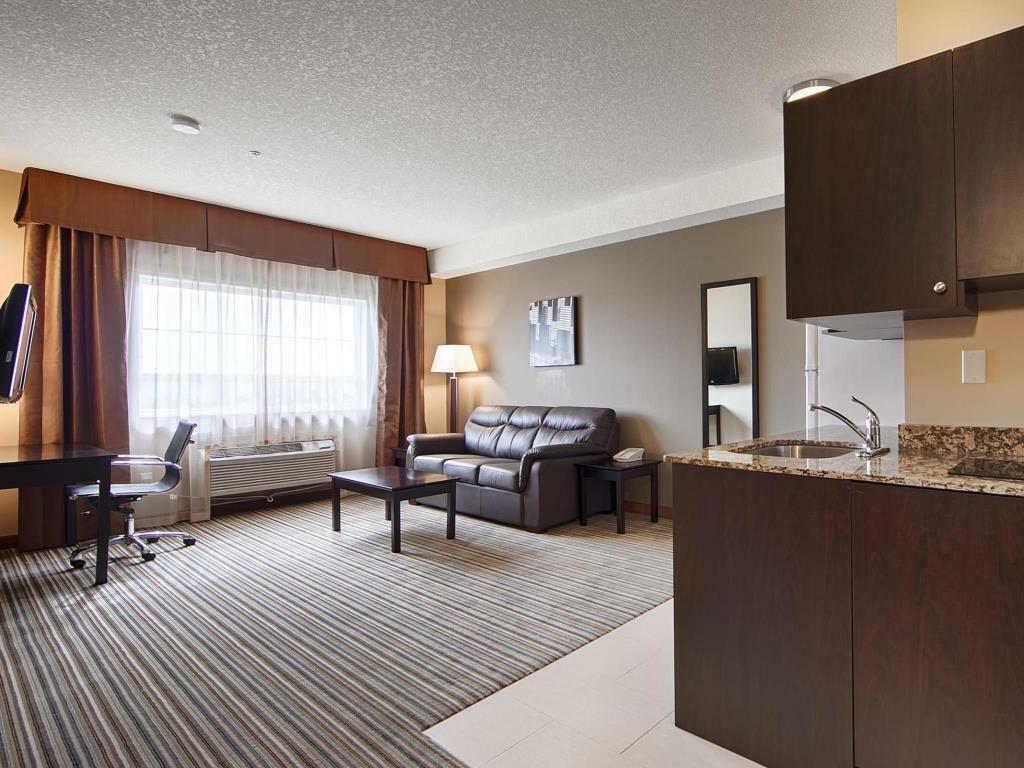 Best Western Plus Peace River Hotel & Suites Exterior photo